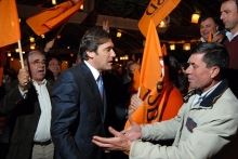  Passos Coelho pede à 